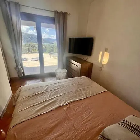 Hébergement de vacances Maison Rosa Vue Panoramique Santa Giulia, 8pers